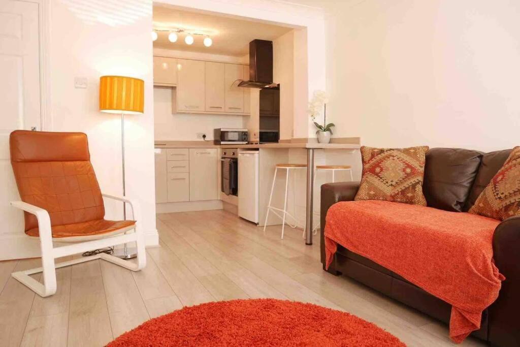 York City Centre, Recently Renovated 2 Bedroom Flat Екстериор снимка