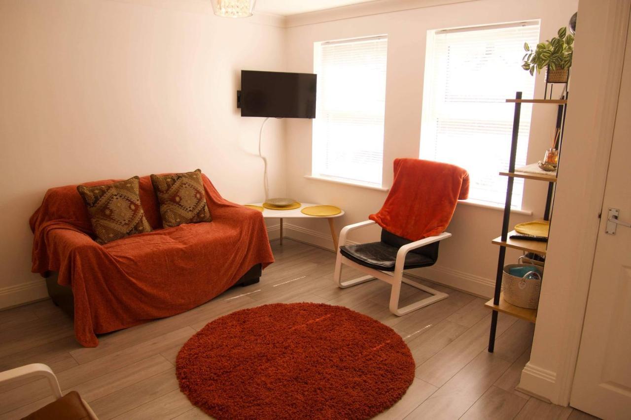 York City Centre, Recently Renovated 2 Bedroom Flat Екстериор снимка