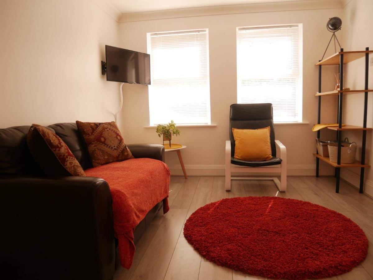 York City Centre, Recently Renovated 2 Bedroom Flat Екстериор снимка