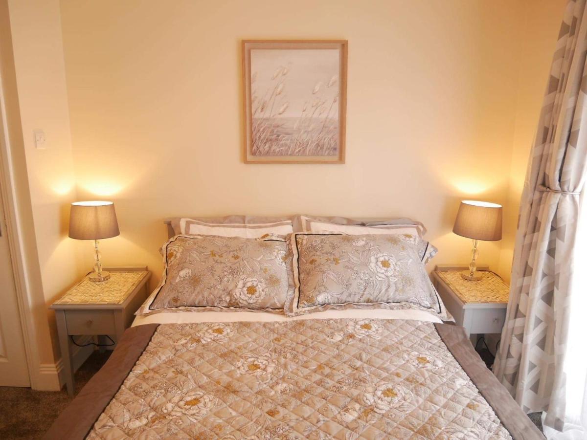 York City Centre, Recently Renovated 2 Bedroom Flat Екстериор снимка